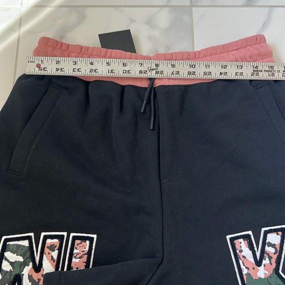 🆕 Nike Spell Out Fleece Black Pink Splatter Camo Oversized Shorts Women’s M - Picture 14 of 14